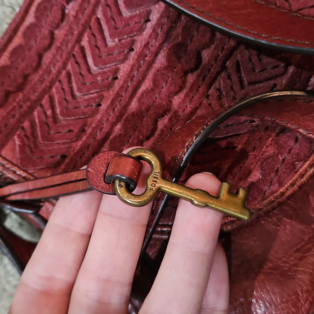 FOSSIL Emi Wine Leather Saddle Bag Crossbody Large Tassel - Picture 7 of 7